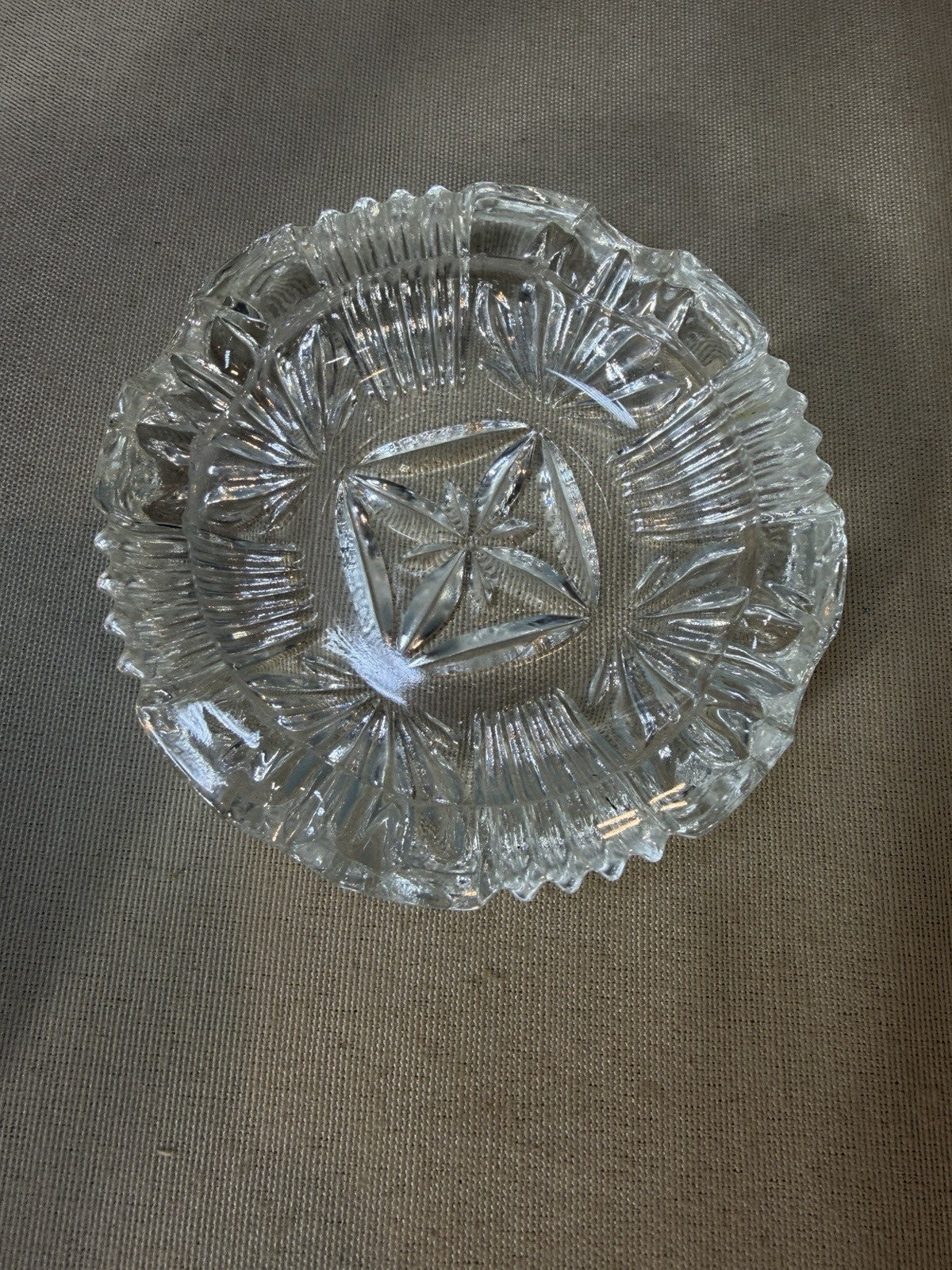 Vintage Clear Cut Glass Ashtray Pinwheel Star Pattern Heavy Round Cigarette Rest