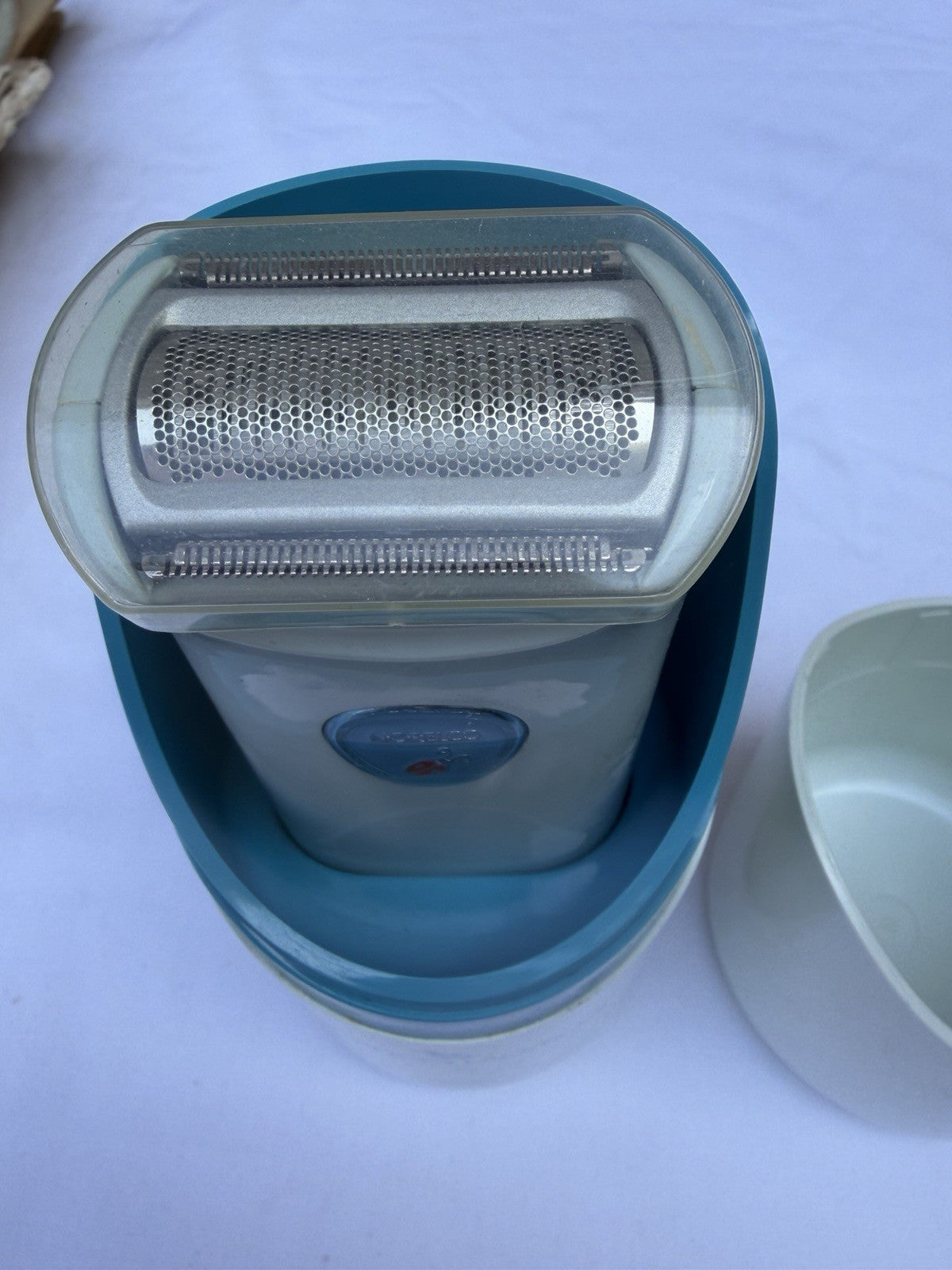Vintage Norelco Ladybug Salon Electric Shaver Manicure Pedicure Set with Case