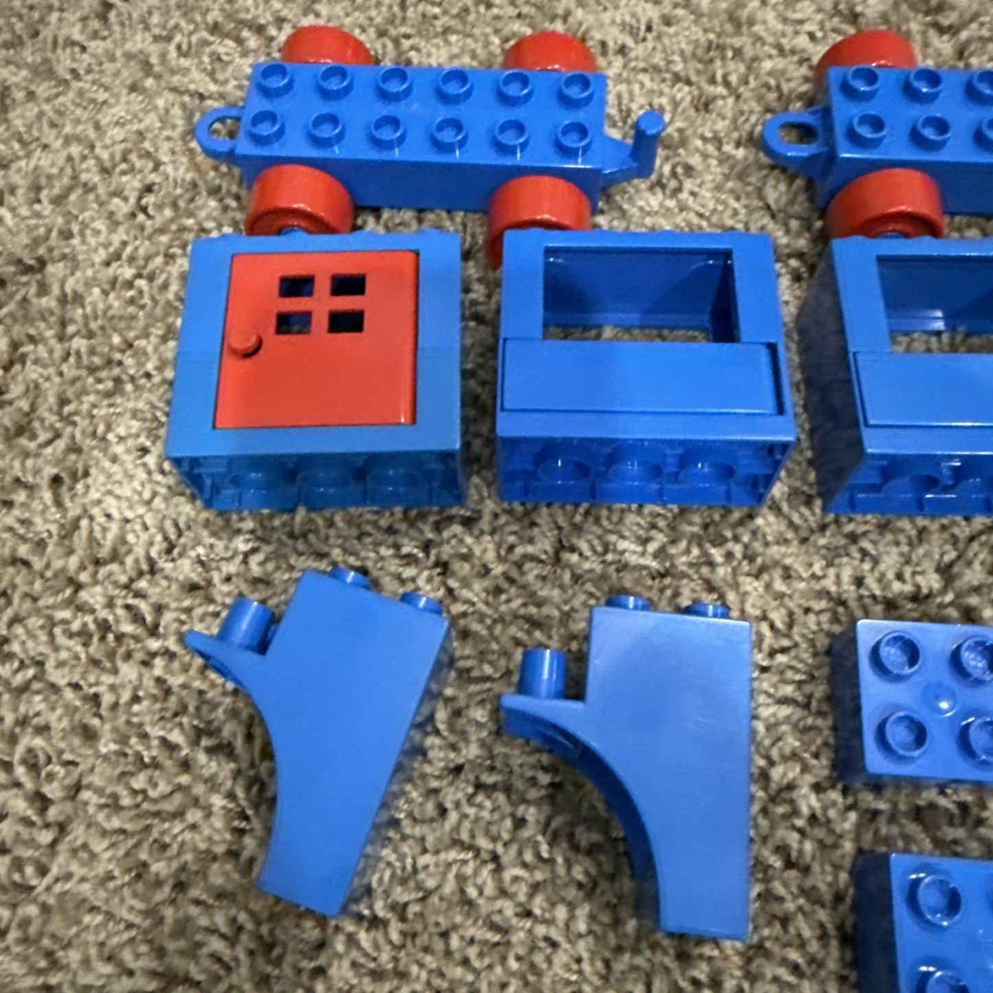 Vintage LEGO 523 Train Station Set Town Building Vehicles Minifigures w/ Extras