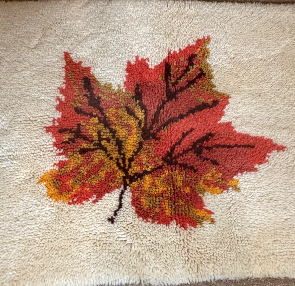 Vintage Latch Hook Rug Autumn Maple Leaf Fall Wall Hanging Accent Mat 37x27