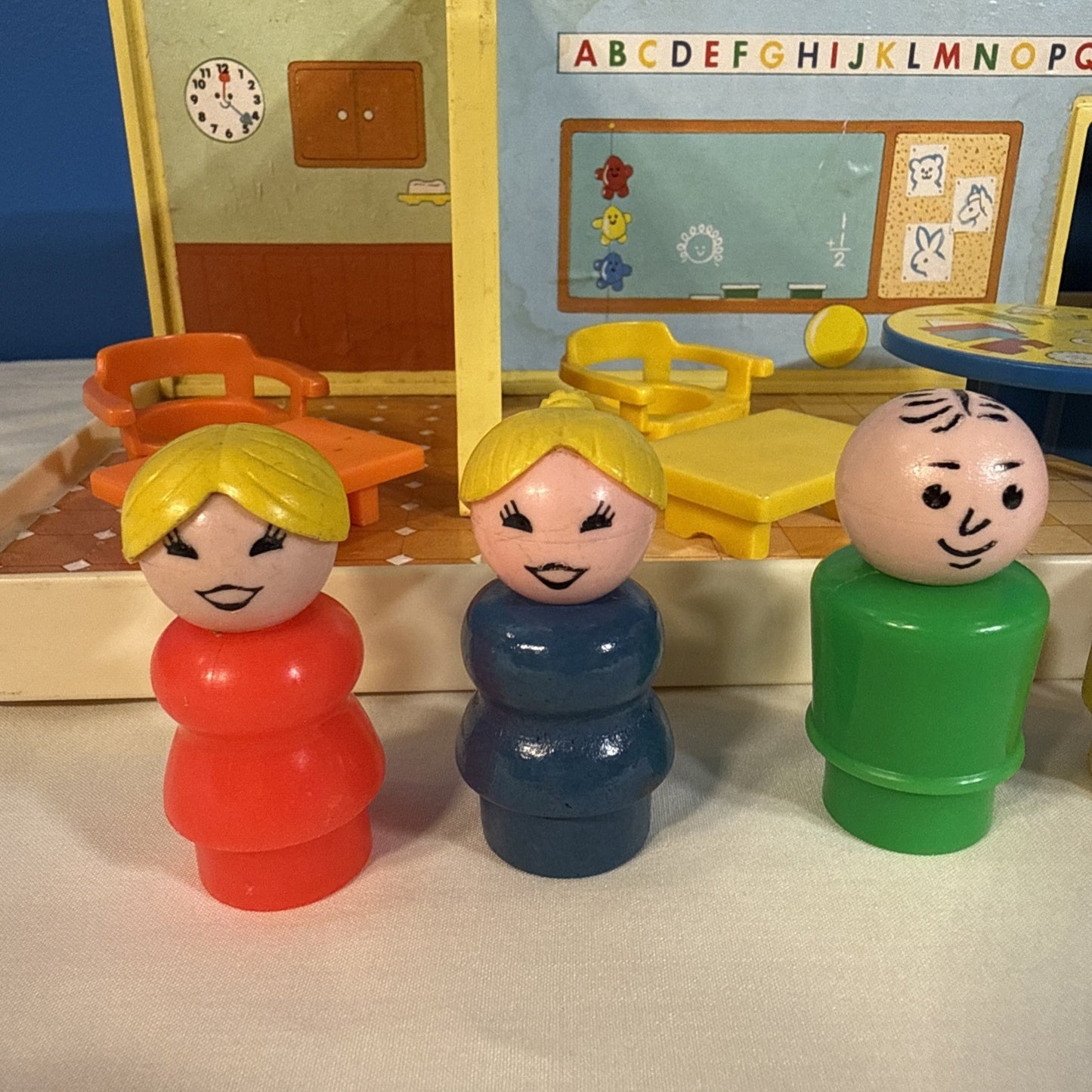 Vintage Fisher Price Little People Nursery School 929 Playset Figures No Roof