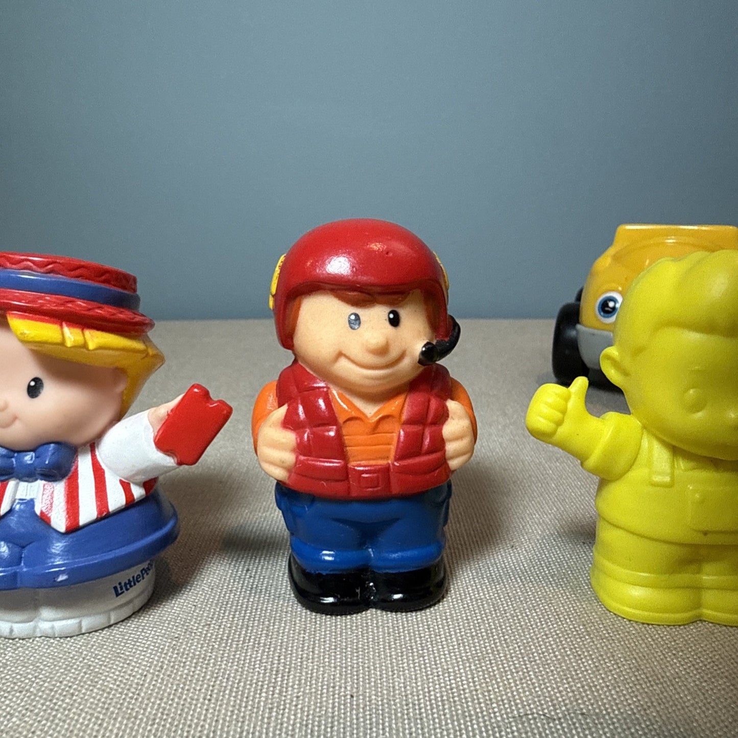 Fisher Price Little People Airplane with 3 Figures Taxi Vehicle Playset Vintage