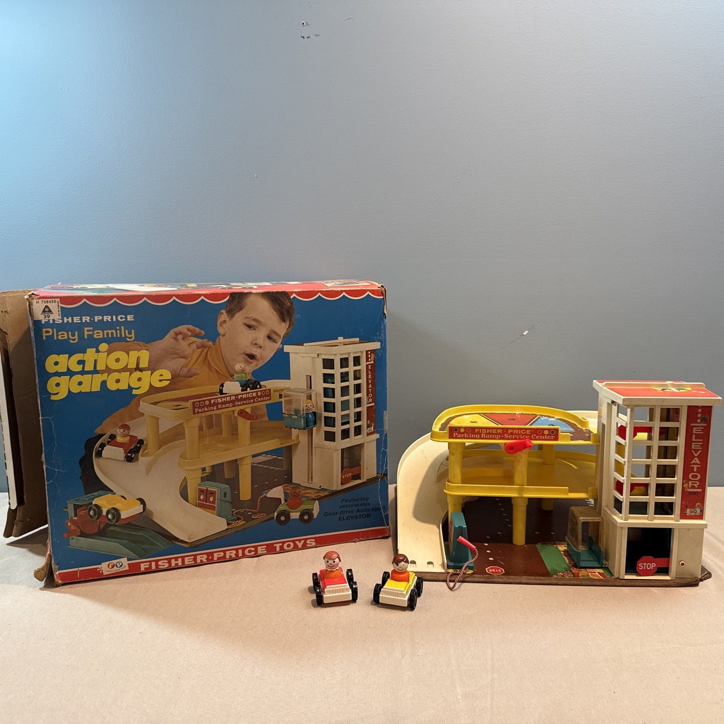 Vintage Fisher Price 930 Play Family Action Garage 1970 w/Box & Lift Incomplete