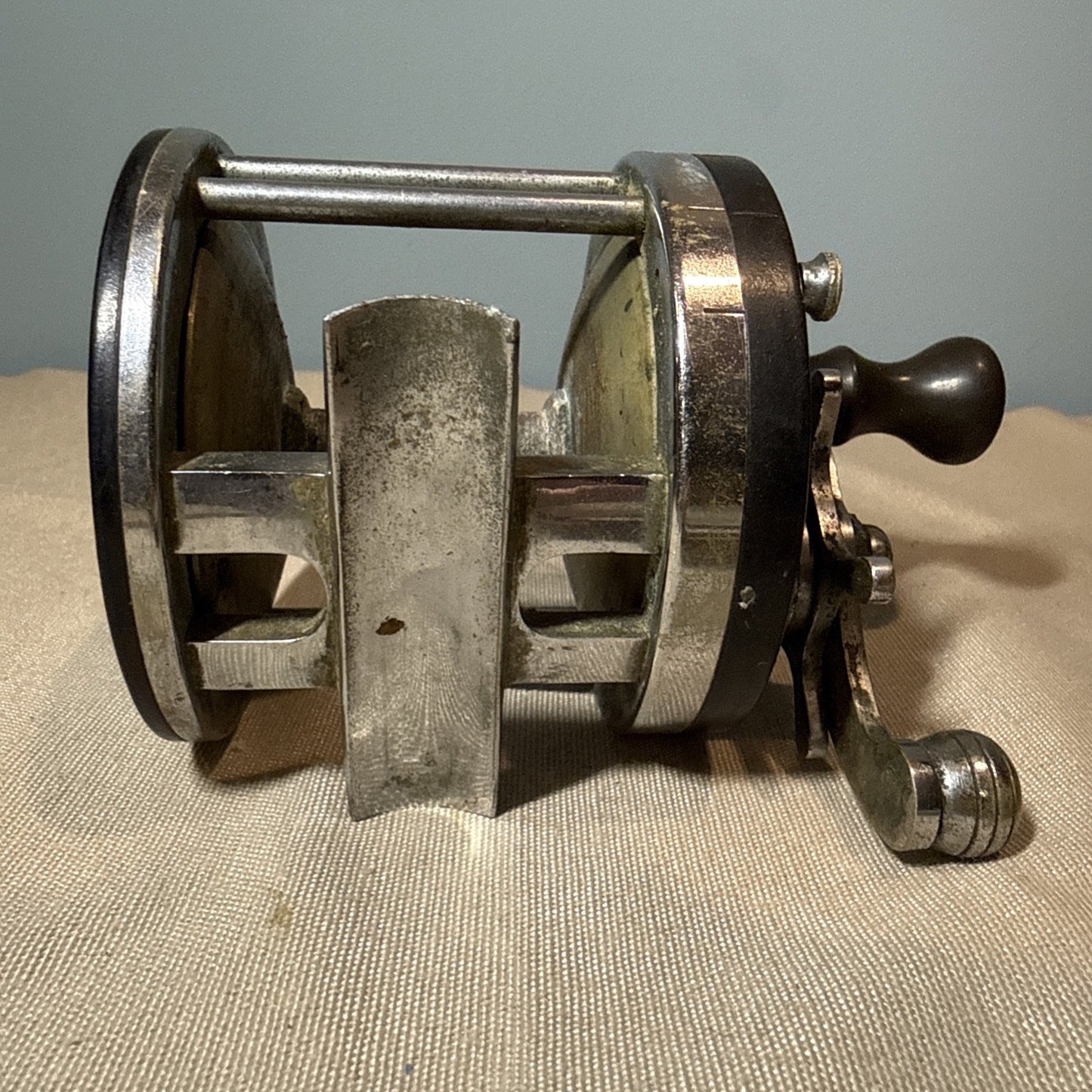 Vintage Pflueger Capitol No 1986 Conventional Saltwater Fishing Reel