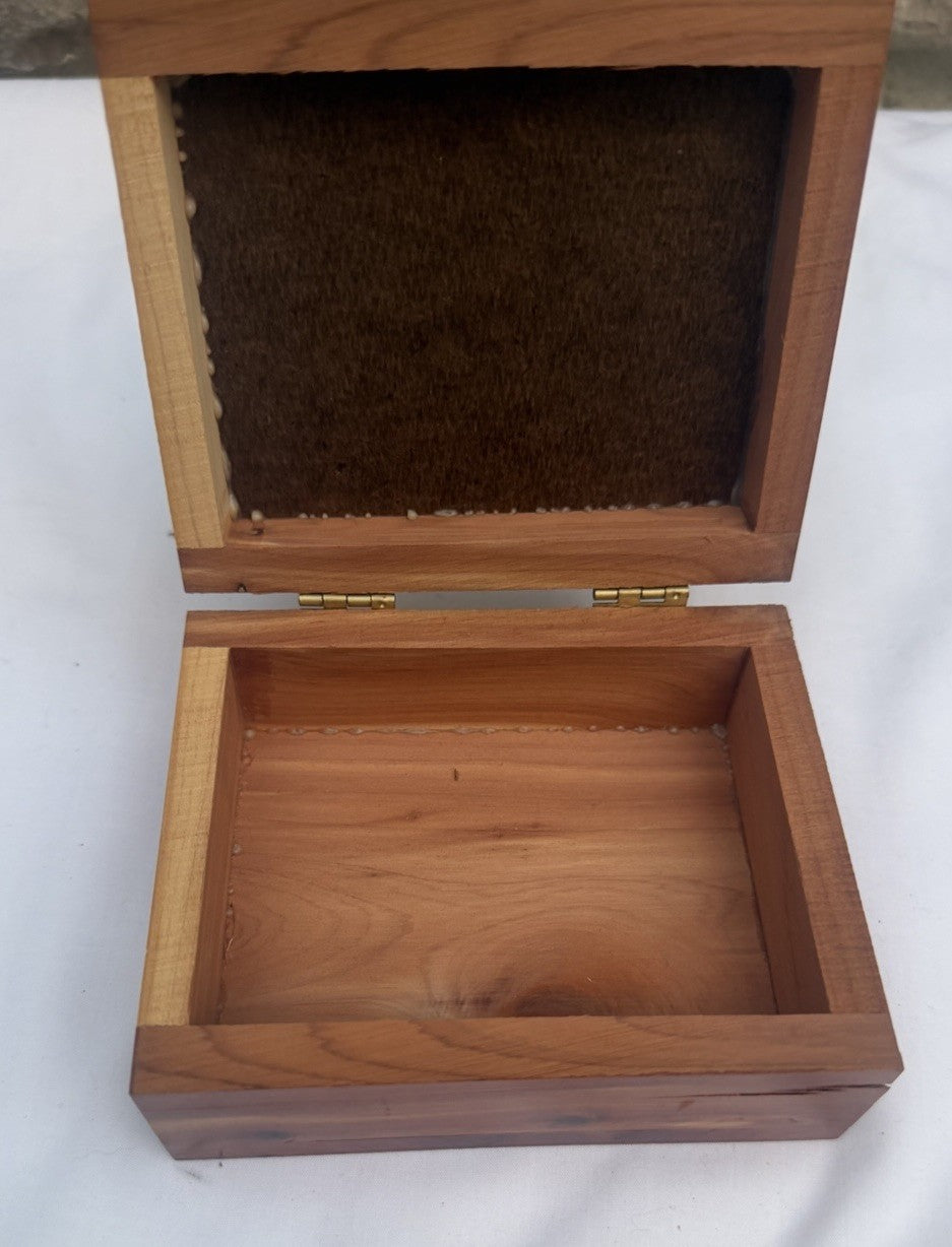 Vintage Cedar Wood Keepsake Box Deer Fawn Photo Lid Trinket Jewelry Box