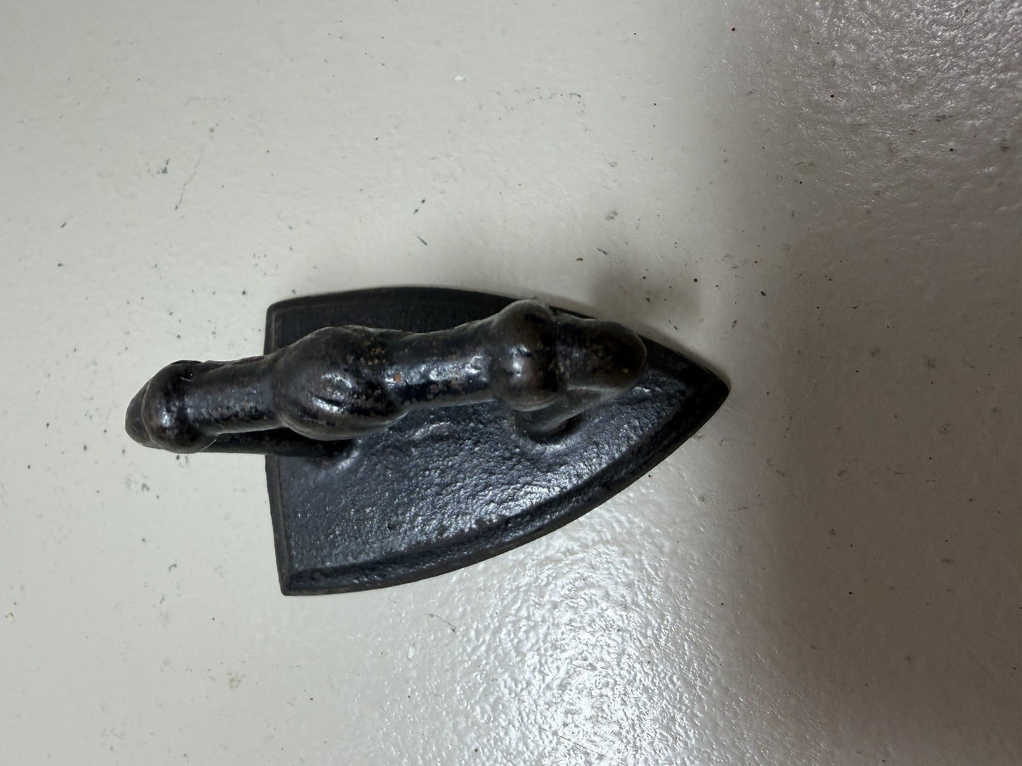Vintage Cast Iron Sad Irons Miniature Heart Trivets Salesman Sample Lot of 3