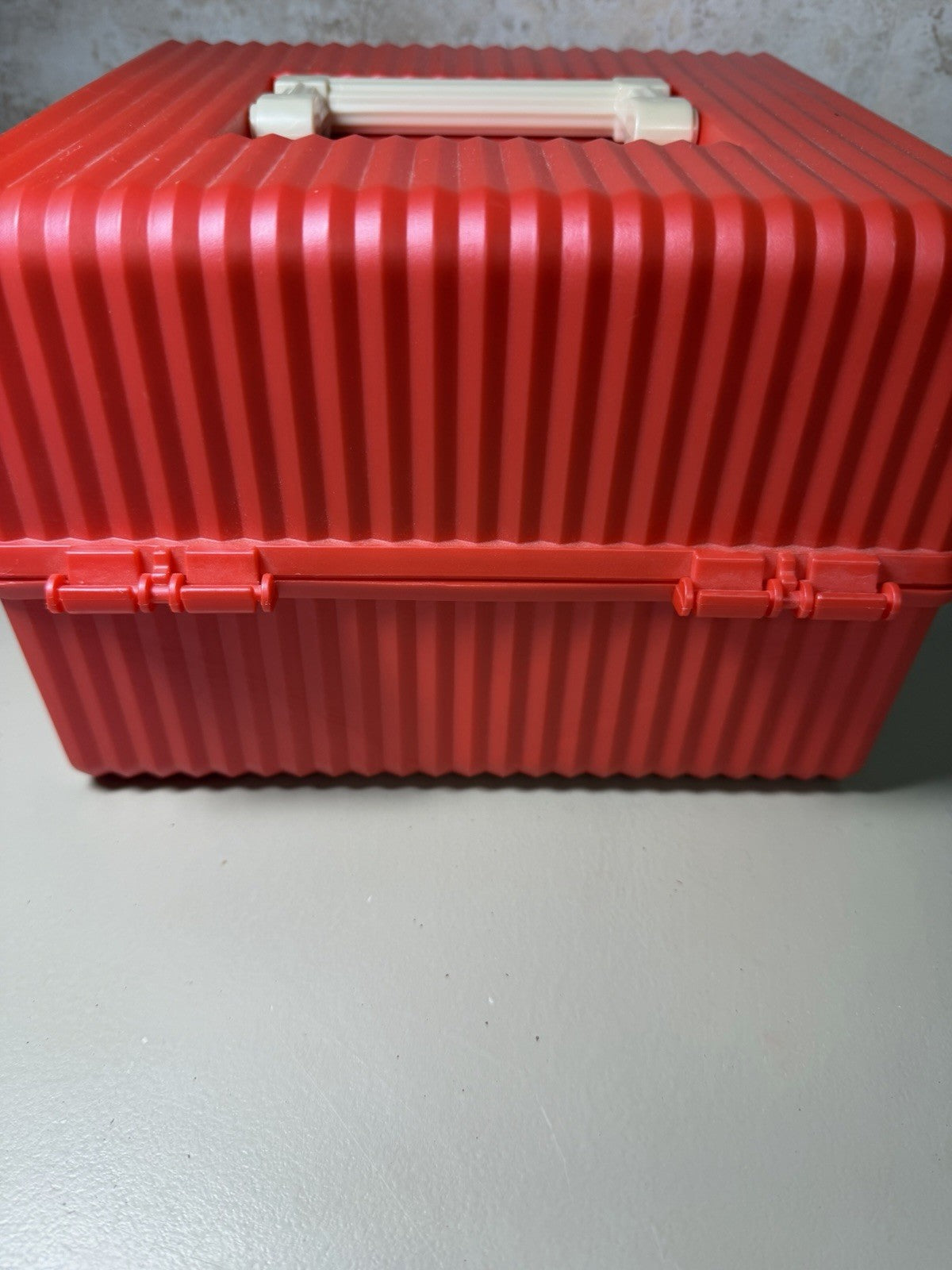 Vintage Sassaby Red Plastic Makeup Train Case Vanity Cosmetic Box Model 101-10