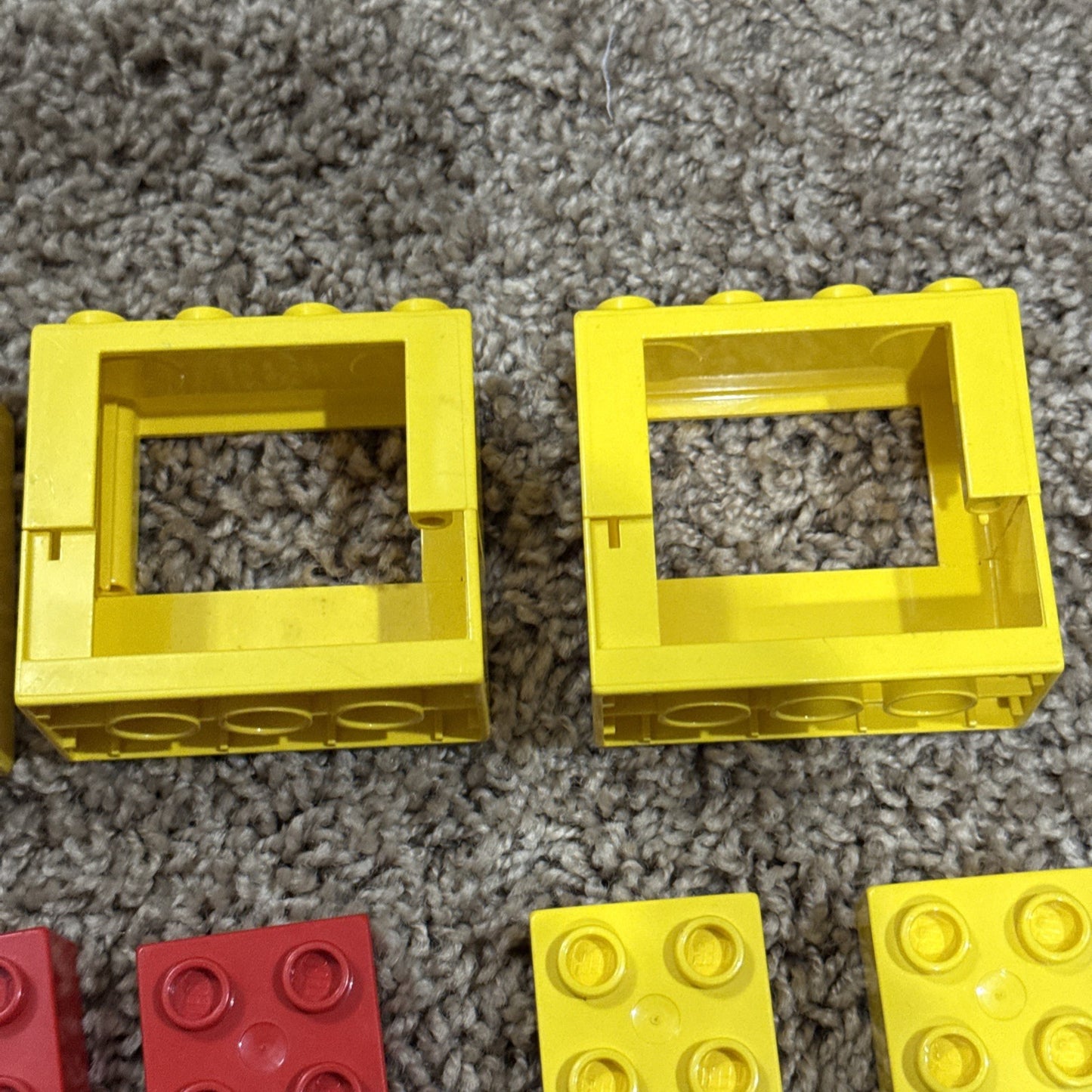 Vintage LEGO 523 Train Station Set Town Building Vehicles Minifigures w/ Extras