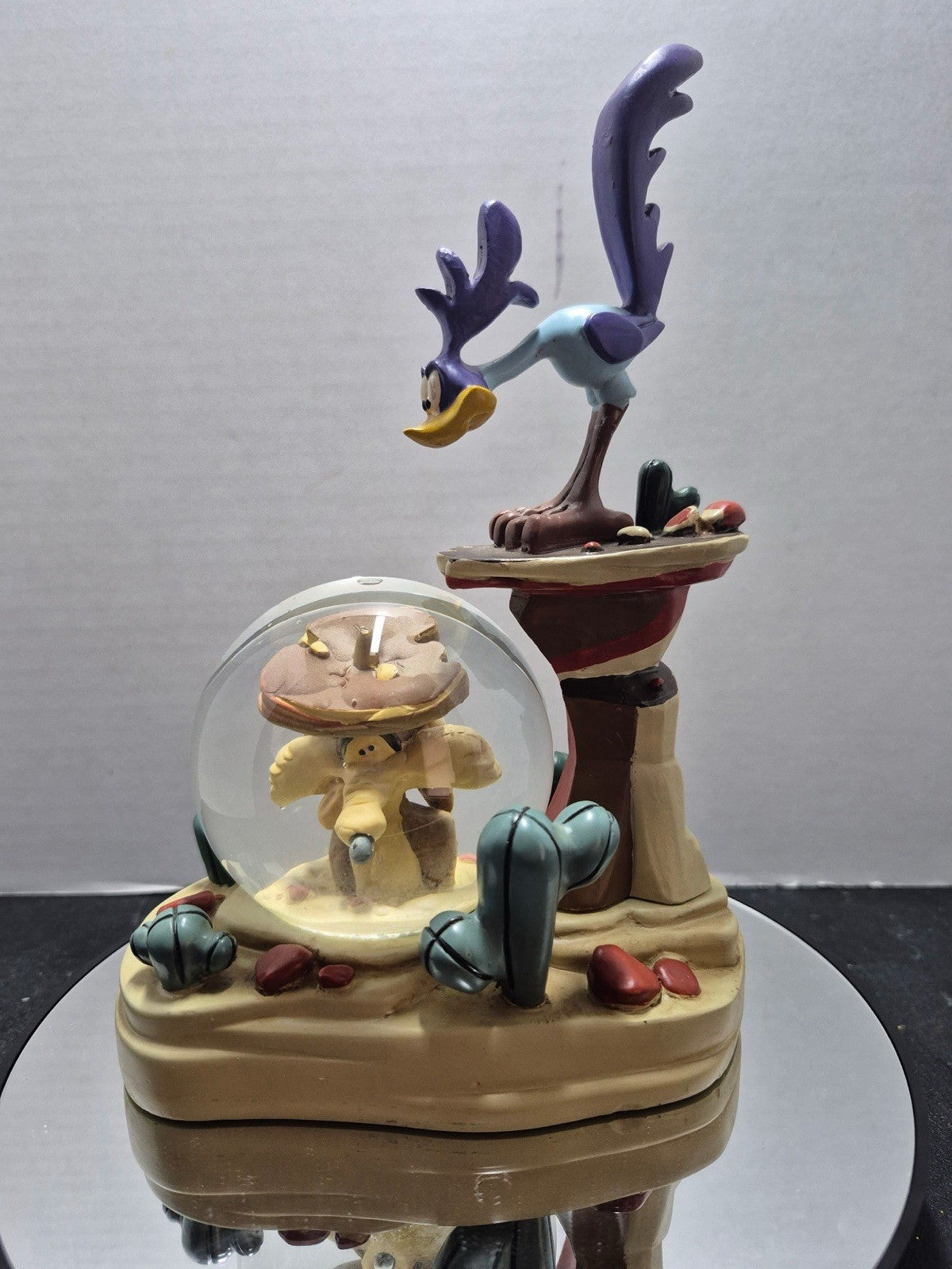 Looney Tunes Wile E Coyote Road Runner Snow Globe Very Rare