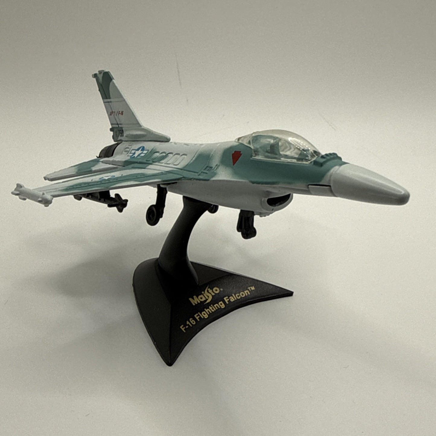 Maisto AV 8B Harrier Marine Fighter Jet, Diecast Aircraft Replica, With Stand