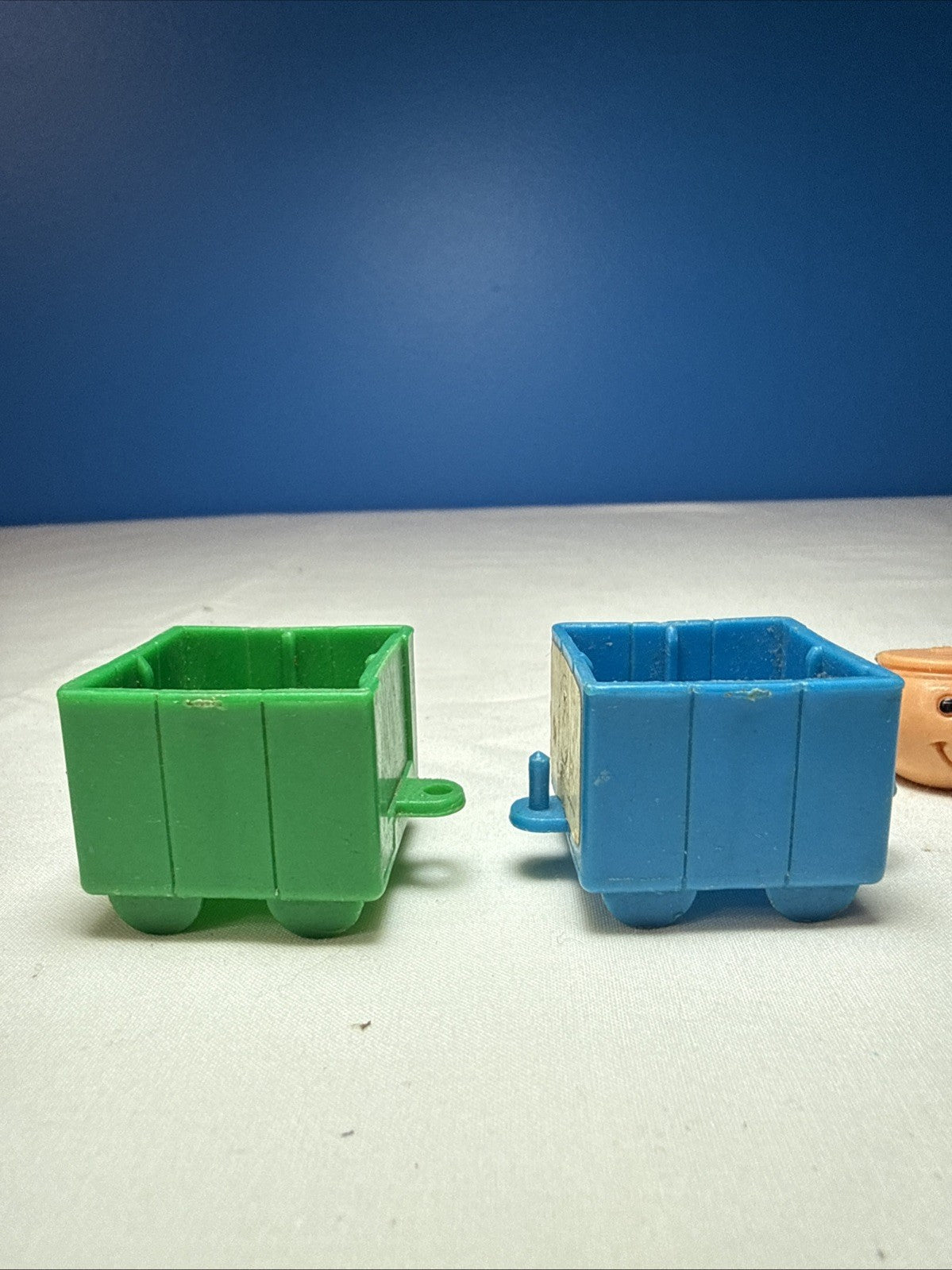 Vintage 1970s Peanuts Charlie Brown Lucy Connecting Carts Plastic Toy Lot of 4
