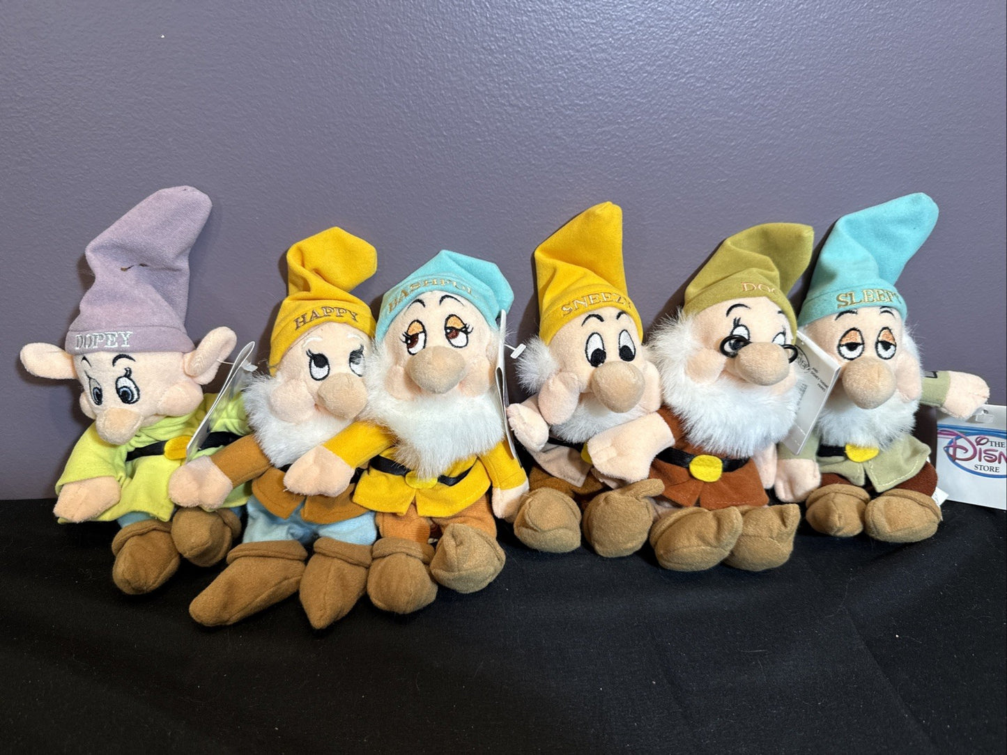 Disney store lot of 6 bean bag dwarfs doc sleepy sneezy grumpy happy bashful