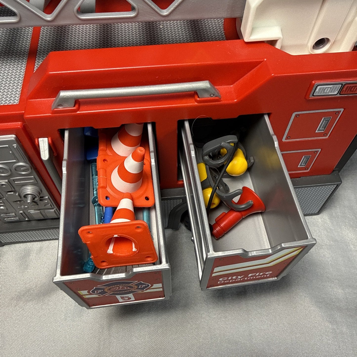 Playmobil City Action Fire Truck 71233 Flashing Lights Incomplete Set