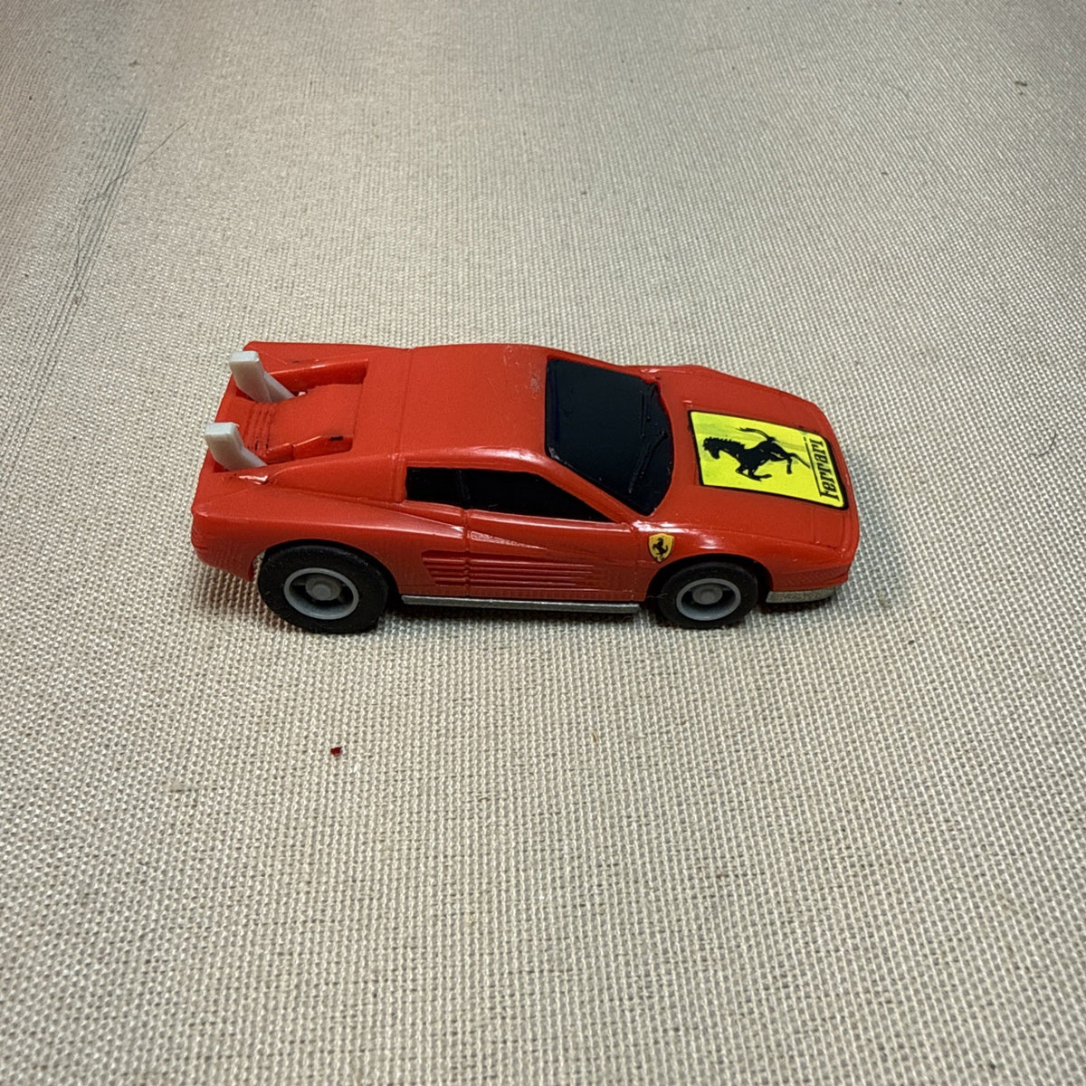 Hot Wheels Power Command Ferrari Testarossa Red 1986 Metal Base Pull Back Racer