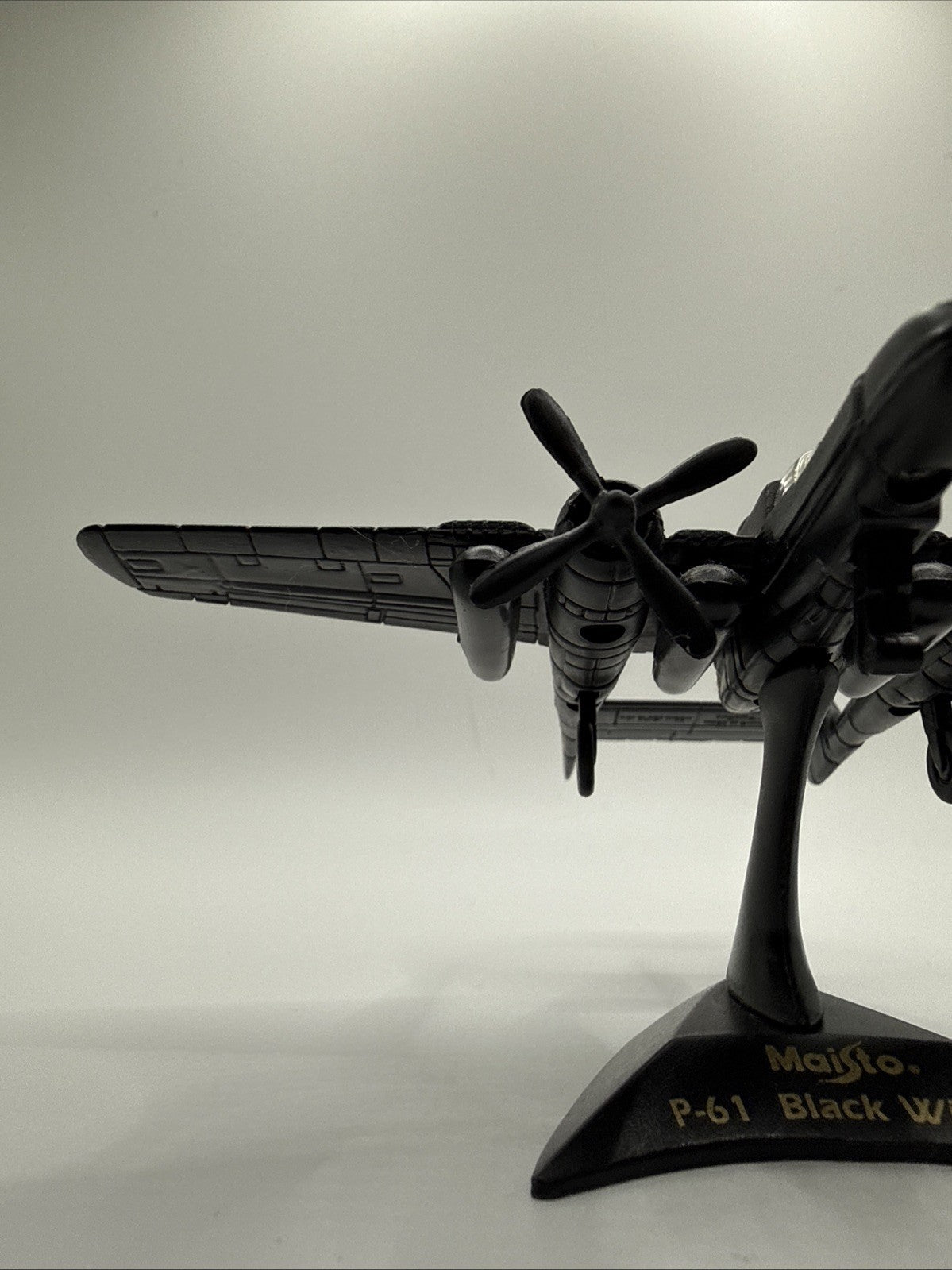 1:144 WWII USAF P 61 Black Widow Aircraft, Diecast Replica, With Maisto Stand
