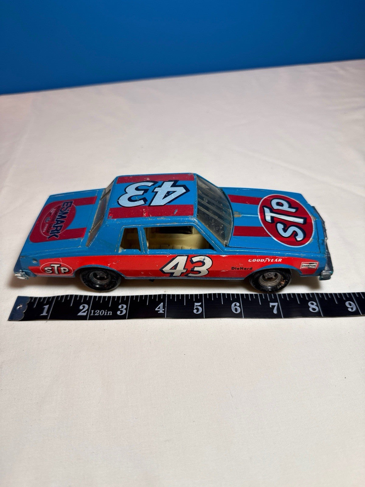 Vintage Ertl Richard Petty STP 43 1980 Chevrolet Caprice 1/24 NASCAR Diecast Car