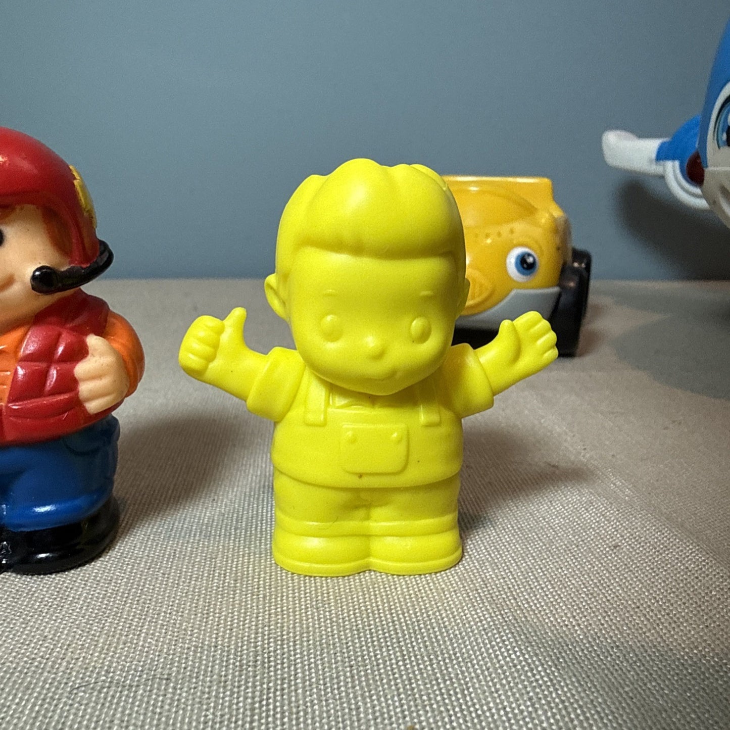 Fisher Price Little People Airplane with 3 Figures Taxi Vehicle Playset Vintage