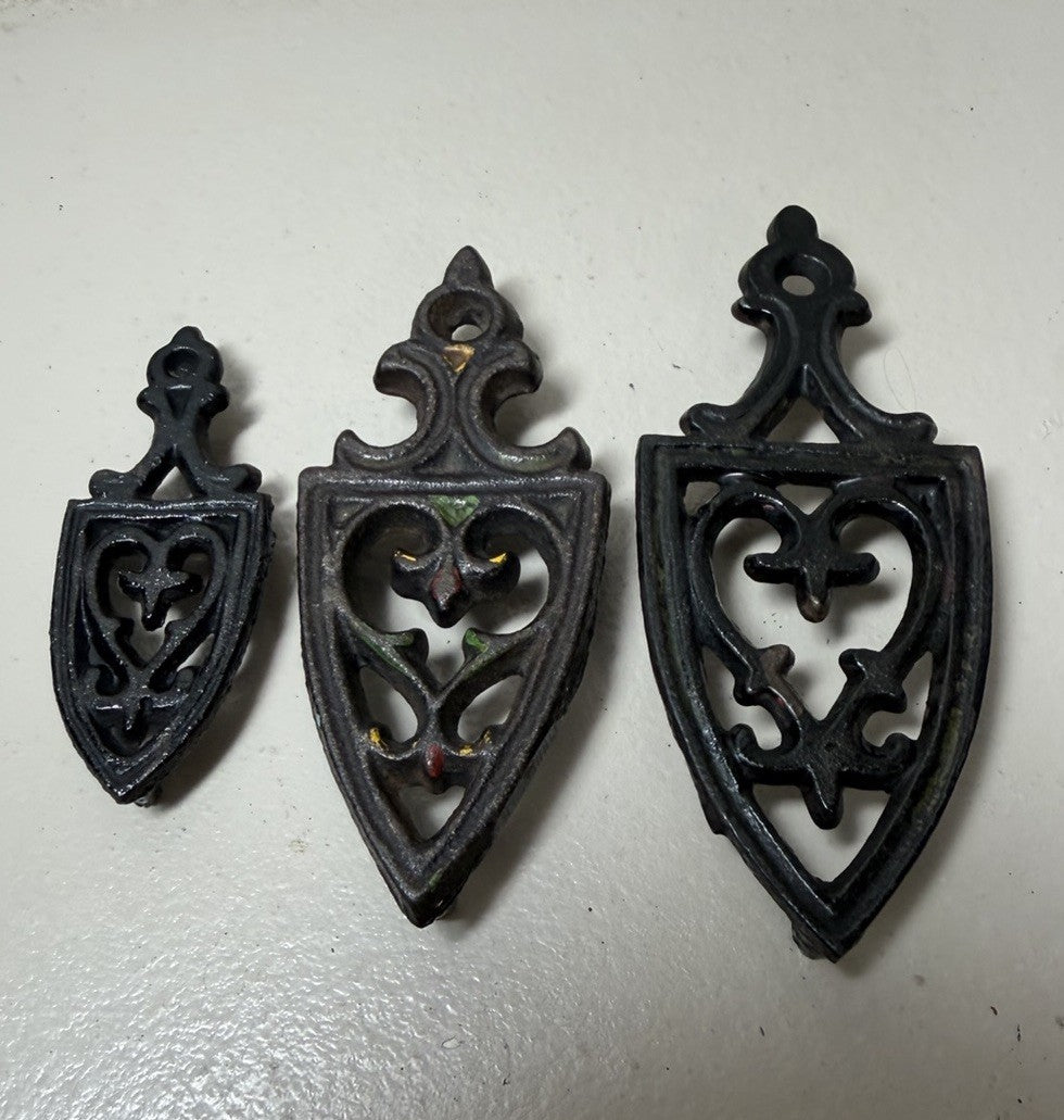 Vintage Cast Iron Sad Irons Miniature Heart Trivets Salesman Sample Lot of 3