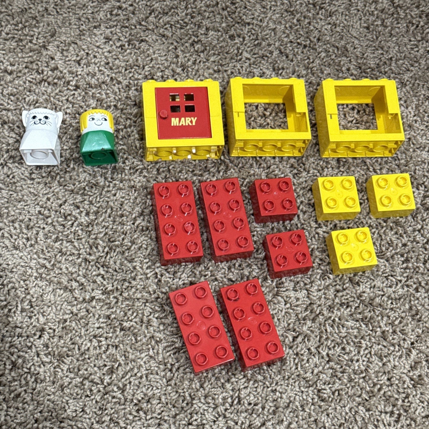 Vintage LEGO 523 Train Station Set Town Building Vehicles Minifigures w/ Extras