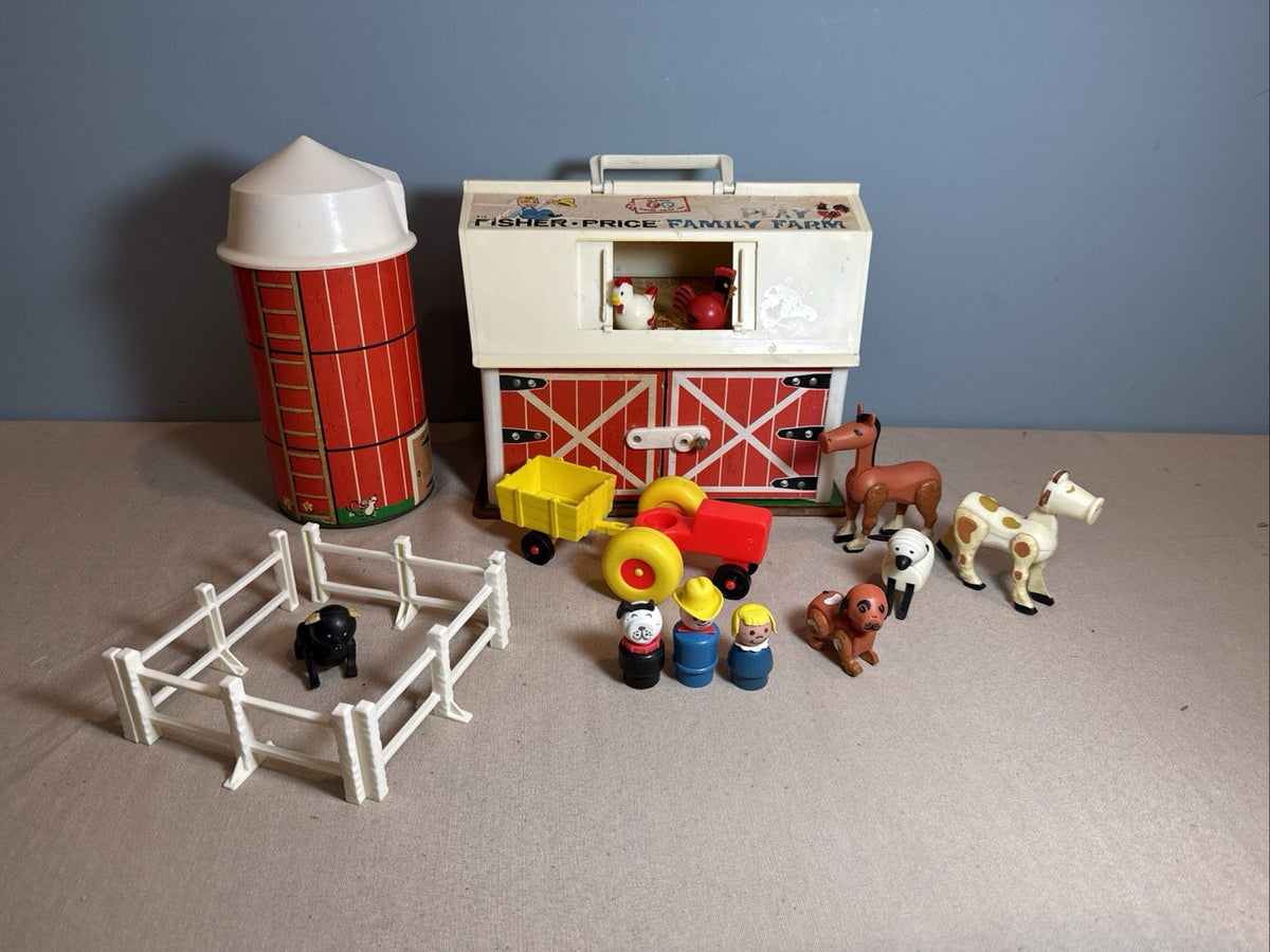 Vintage Fisher-Price Play Family Farm Set #915 Barn Silo Tractor Incomplete