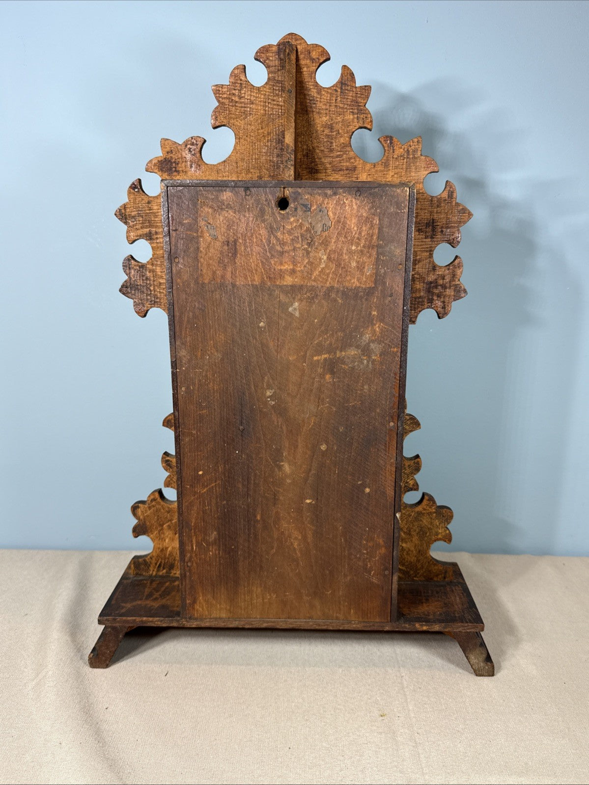 Antique E Ingraham Parlor Kitchen Mantel Clock Gingerbread Wood Case WORKS USA