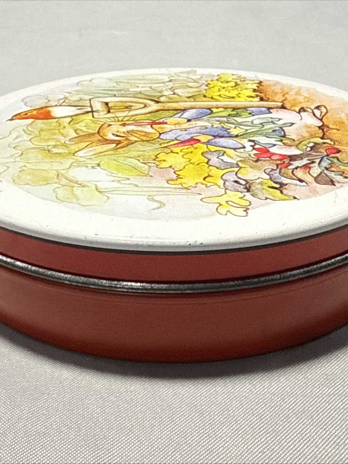 Vintage Peter Rabbit Huntley Palmer Biscuit Tin Red Round England