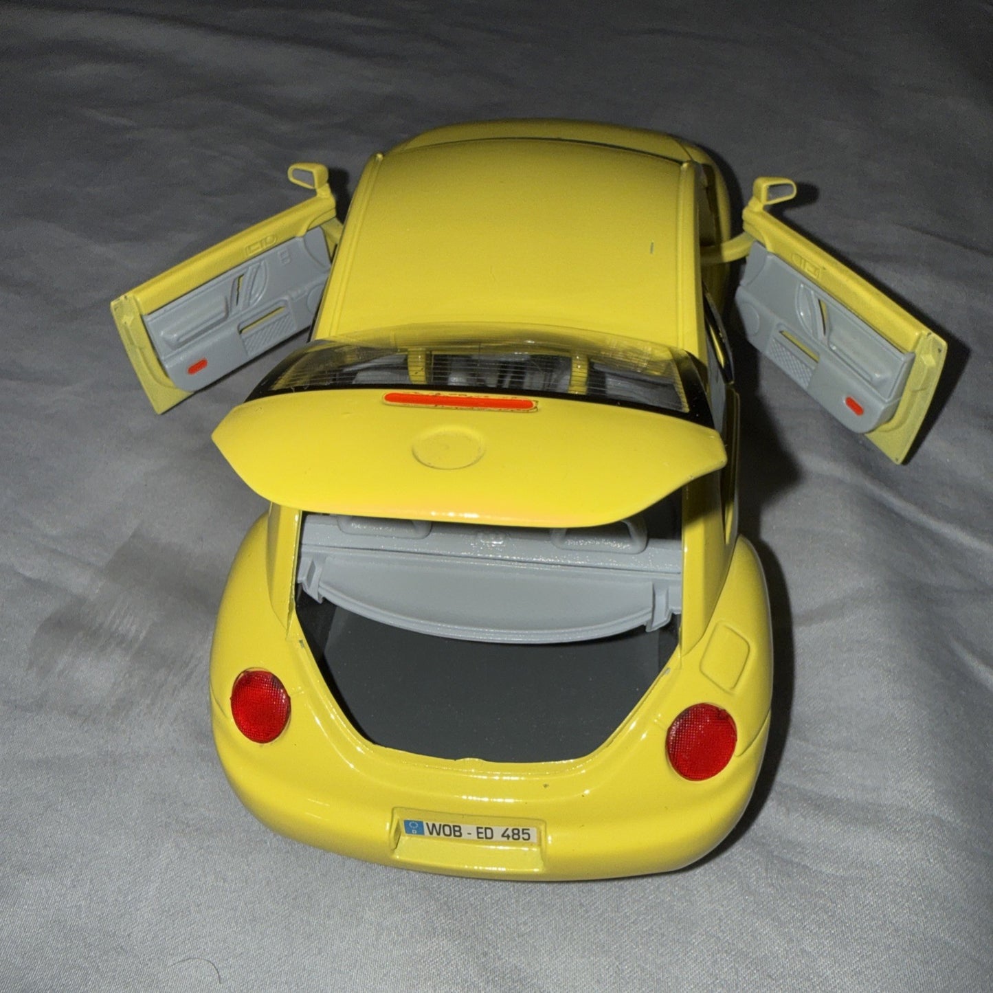 1998 Volkswagen Beetle Yellow 1 18 Diecast Bburago Gold Collection Italy