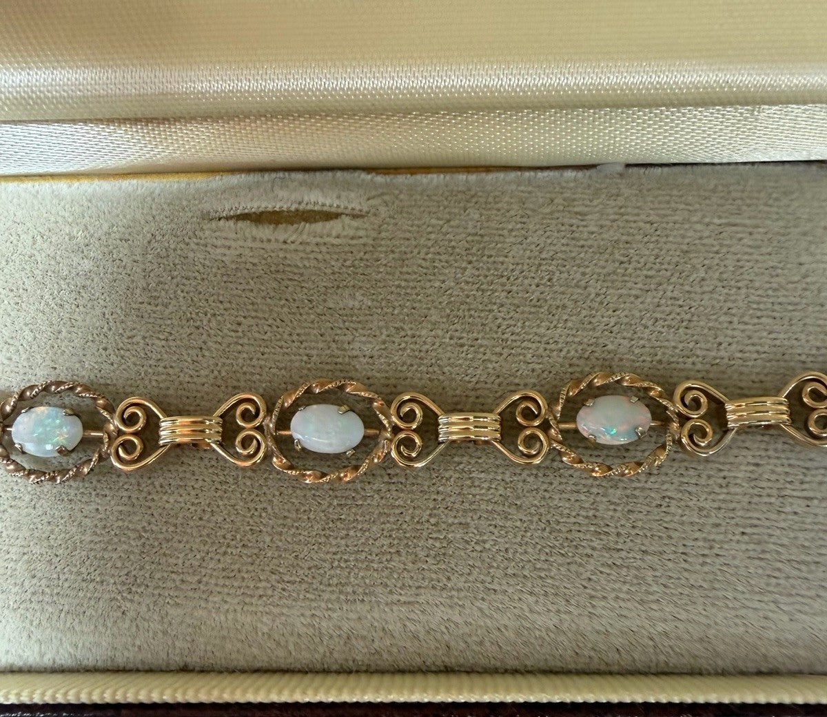Vintage Krementz Gold Tone Genuine Opal Link Bracelet Original Box Jewelry