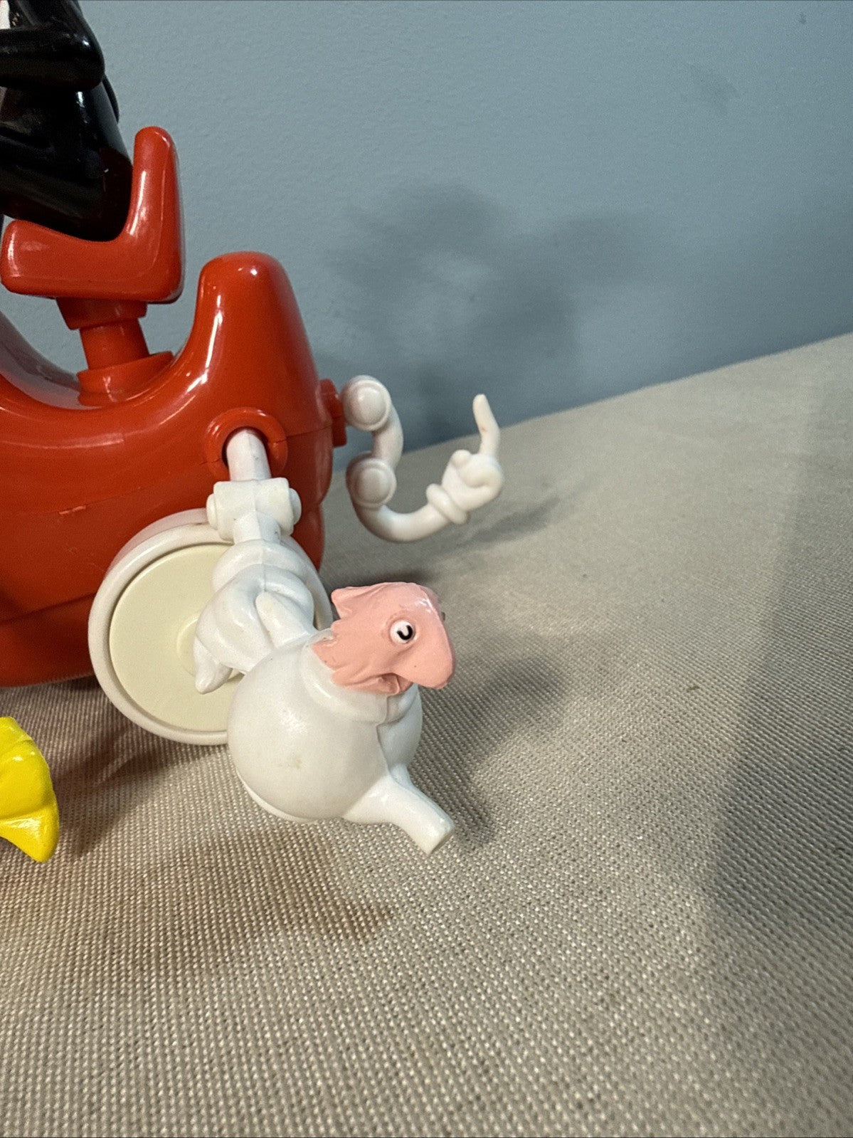 Vintage 2002 Ertl Dr Seuss Motion Mobiles Cat In The Hat Cleaning Car Toy