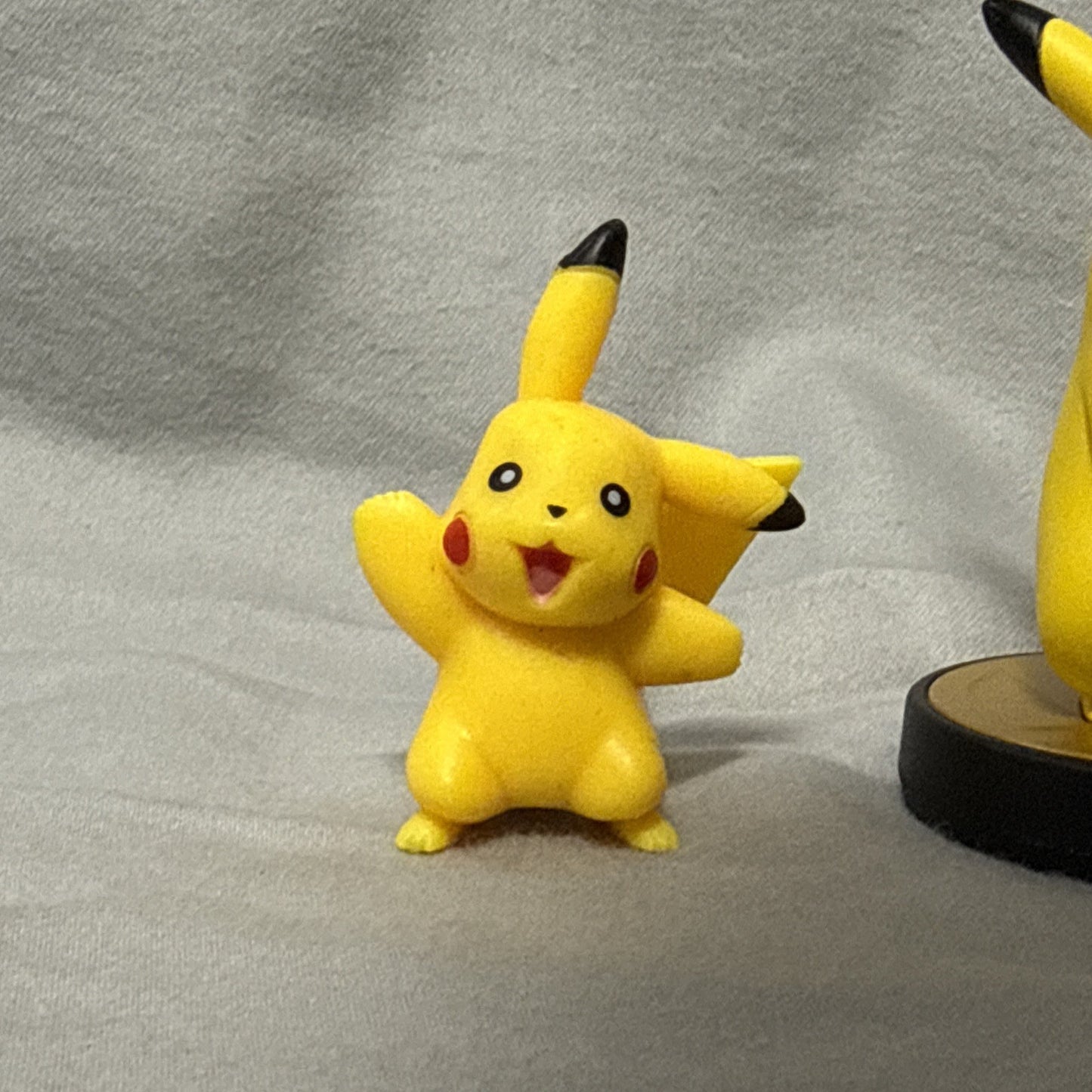 Nintendo Tomy Pokemon Pikachu Figure Lot 4 Mini Figures Collectible