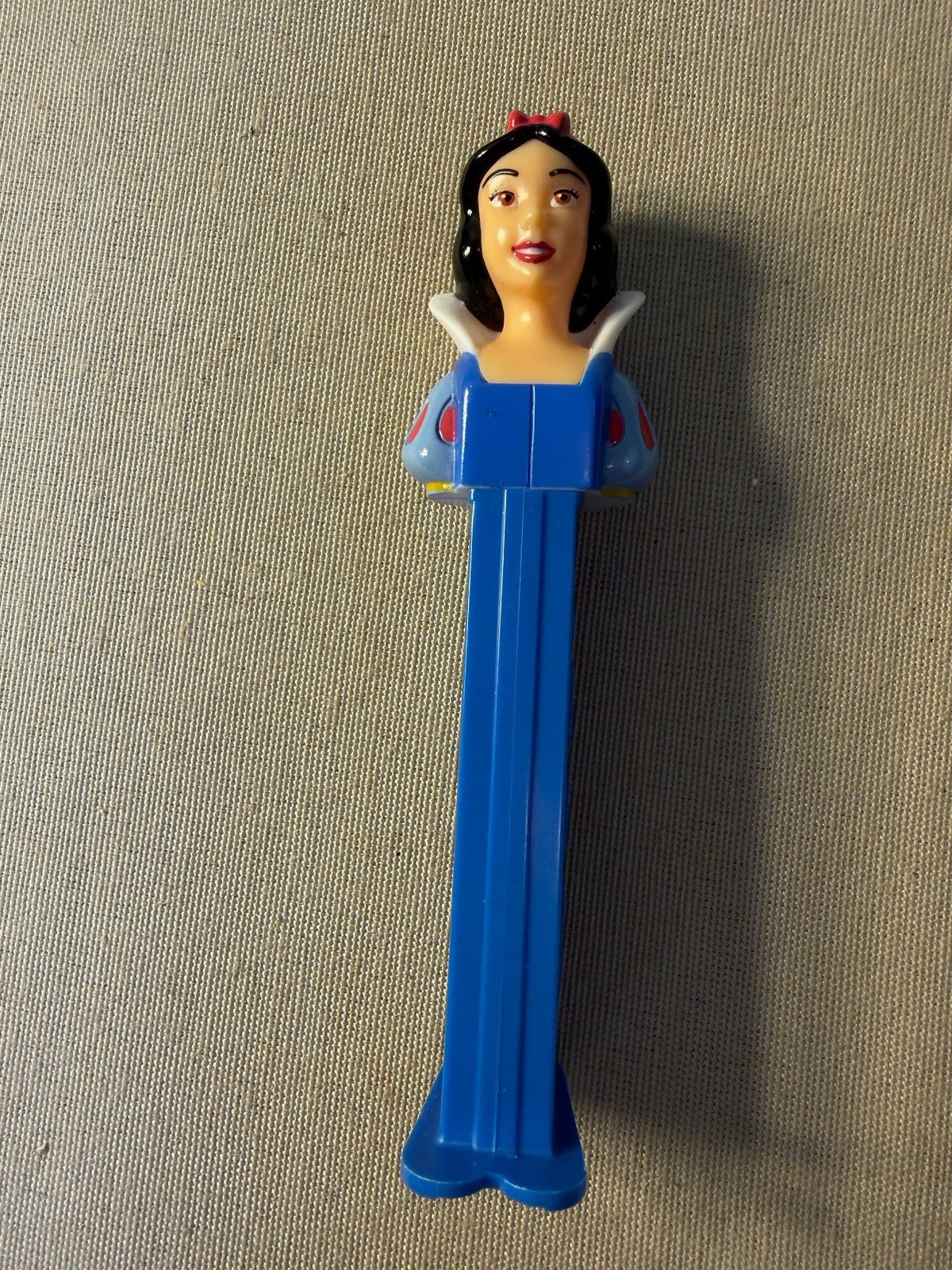 Vintage Disney Snow White Seven Dwarfs Figures PEZ Dispenser Comic Book Toy Lot