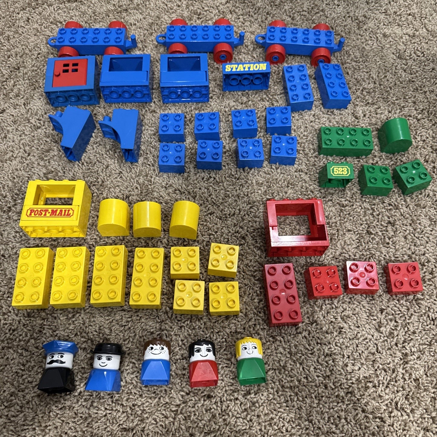 Vintage LEGO 523 Train Station Set Town Building Vehicles Minifigures w/ Extras