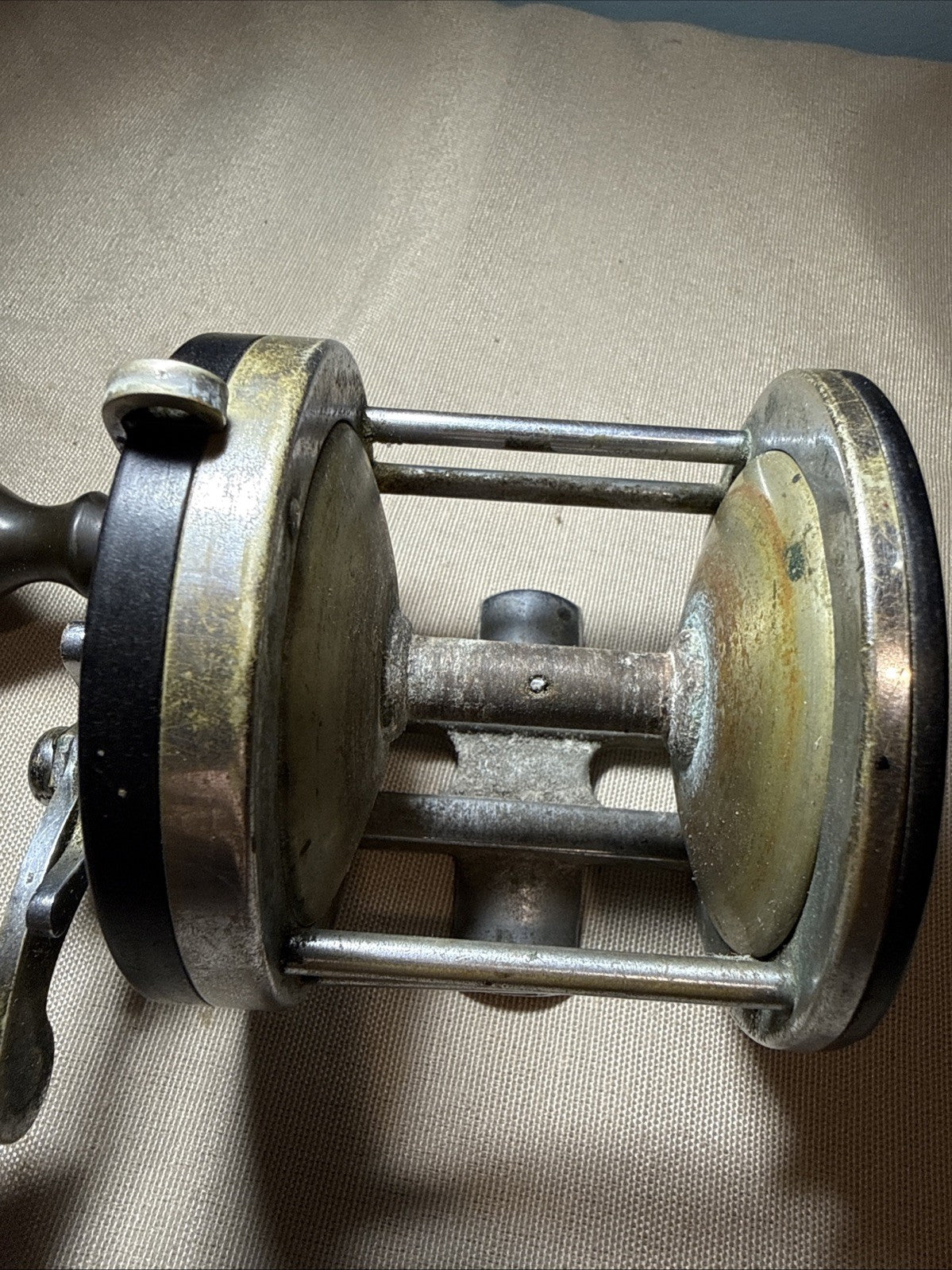 Vintage Pflueger Capitol No 1986 Conventional Saltwater Fishing Reel