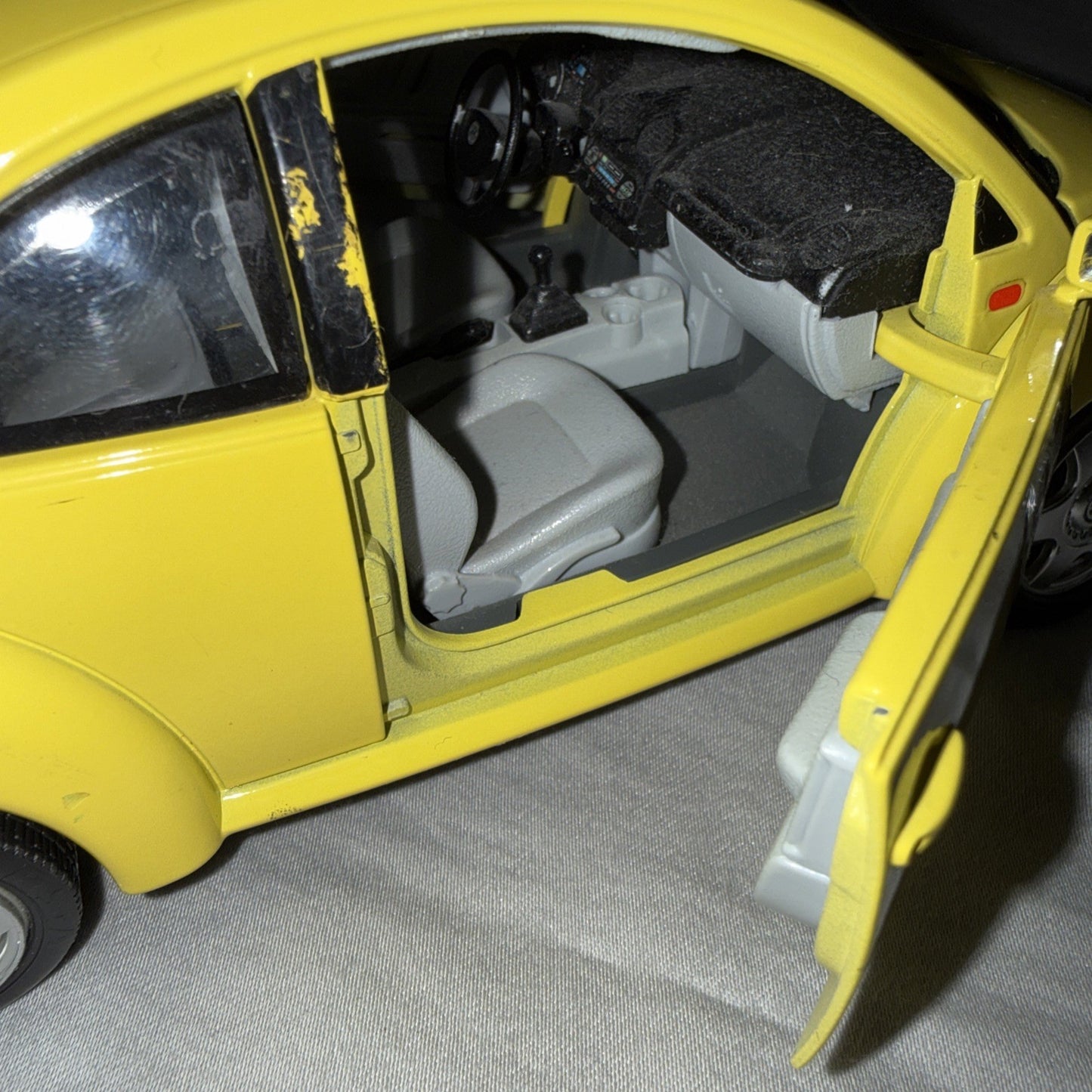 1998 Volkswagen Beetle Yellow 1 18 Diecast Bburago Gold Collection Italy