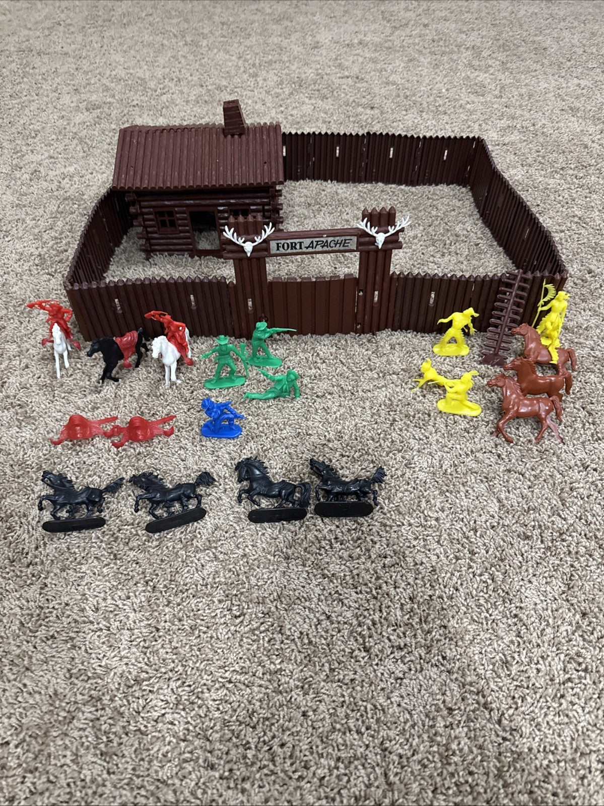 Vintage Jean Hoefler Fort Apache Western Set With Figures Horses Extras Germany